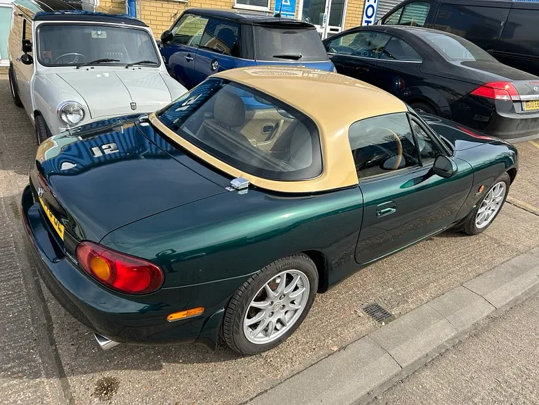 Mazda mx5 repair & paint / Mazda mx5 painted roof