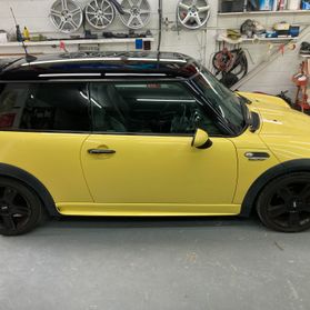 BMW Mini roof colour change to gloss black